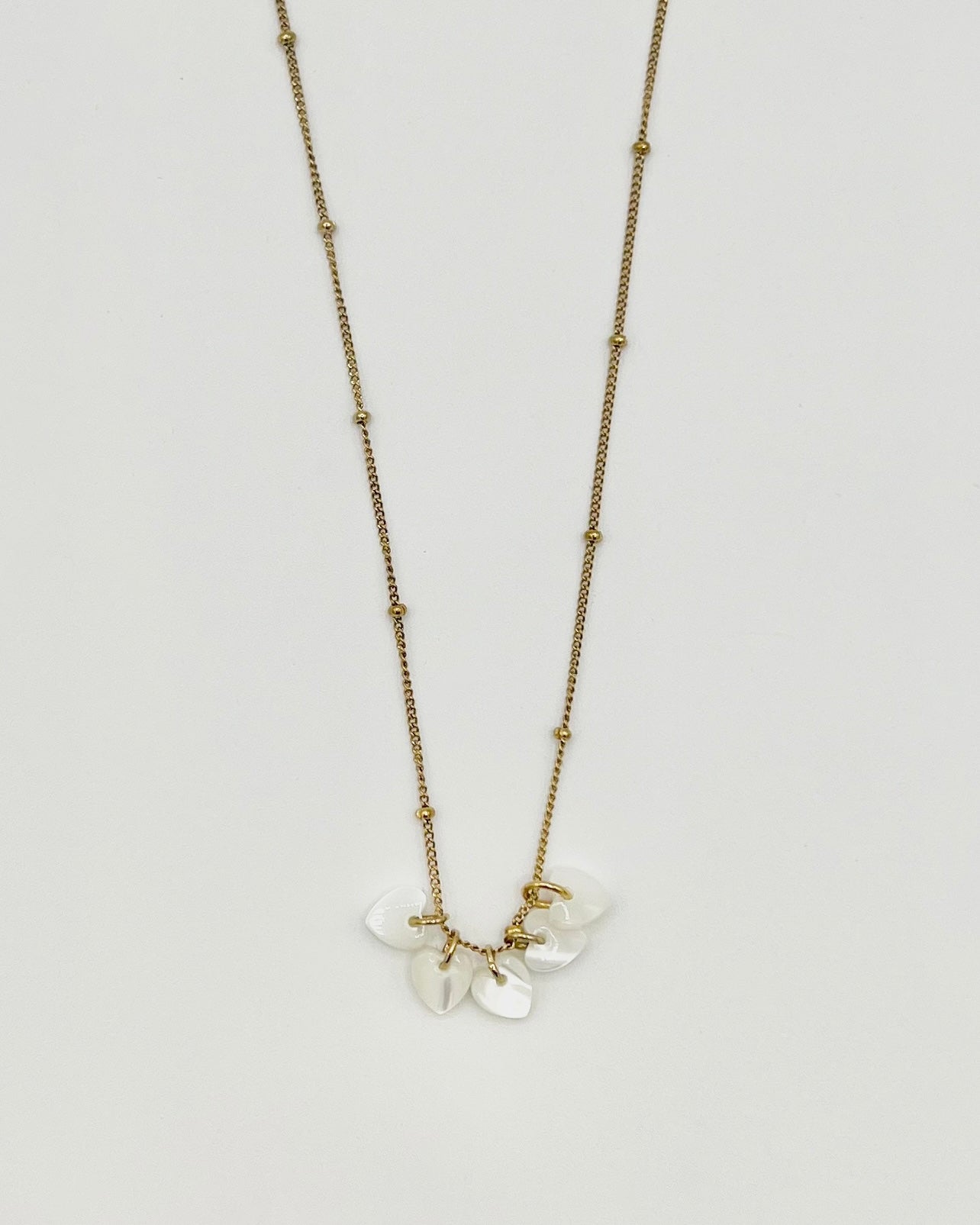 Bijoux discret cœur nacré pendentif chic elegant fantaisie