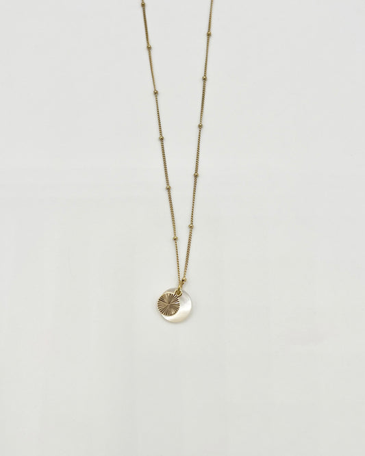 Collier doré pendentif discret fantaisie mignon chic elegant raffiné