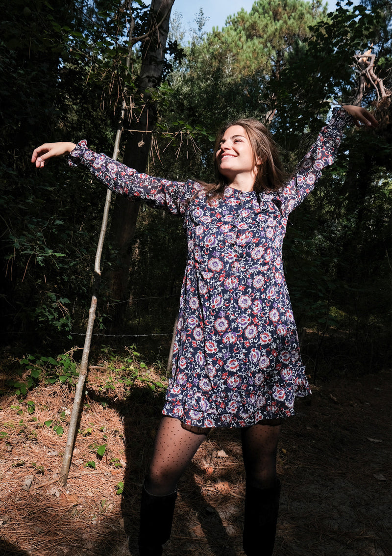 robe courte et vaporeuse, poignets smockes