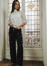 pantalon noir imprimé, coupe ample et fluide